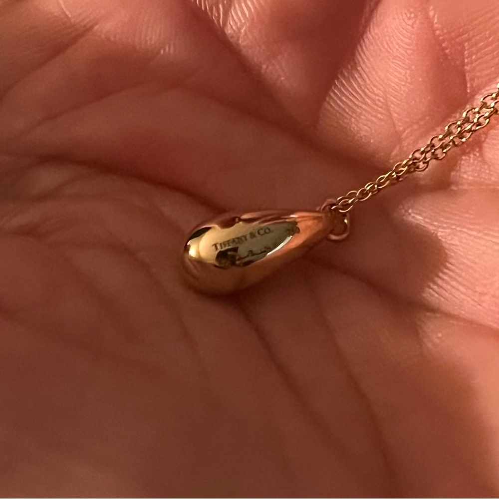 Tiffany & Co. Elsa Peretti® Teardrop Pendant  Necklace in 18k Yellow Gold - Picture 5 of 9